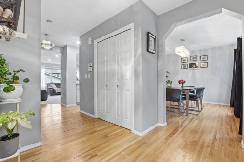 450 Elgin Way Se, Calgary, AB - Indoor Photo Showing Other Room