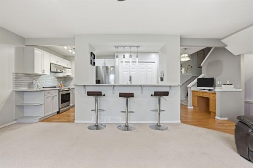450 Elgin Way Se, Calgary, AB - Indoor Photo Showing Kitchen With Upgraded Kitchen