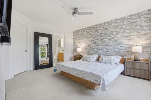 450 Elgin Way Se, Calgary, AB - Indoor Photo Showing Bedroom