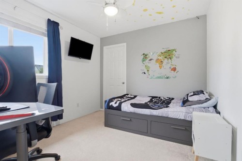 450 Elgin Way Se, Calgary, AB - Indoor Photo Showing Bedroom