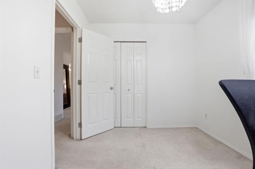 450 Elgin Way Se, Calgary, AB - Indoor Photo Showing Other Room