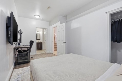 450 Elgin Way Se, Calgary, AB - Indoor Photo Showing Bedroom