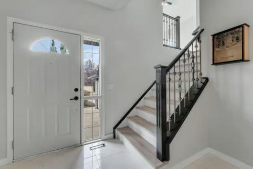 100 Fairways Drive Nw, Airdrie, AB - Indoor Photo Showing Other Room