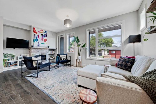 2-1936 25A Street Sw, Calgary, AB - Indoor Photo Showing Living Room