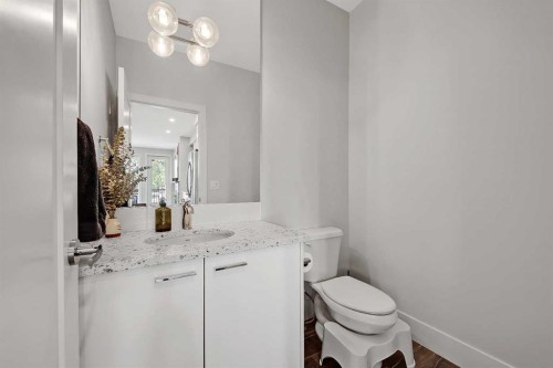 2-1936 25A Street Sw, Calgary, AB - Indoor Photo Showing Bathroom
