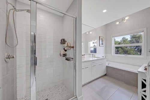 2-1936 25A Street Sw, Calgary, AB - Indoor Photo Showing Bathroom