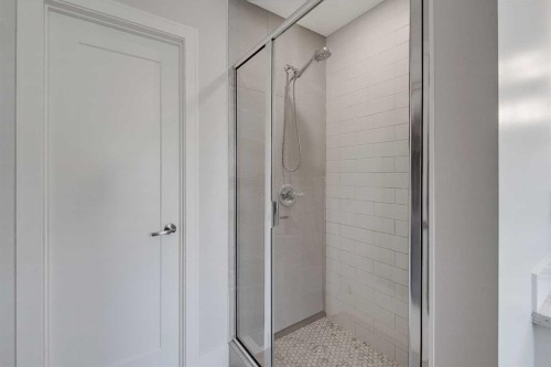 2-1936 25A Street Sw, Calgary, AB - Indoor Photo Showing Bathroom