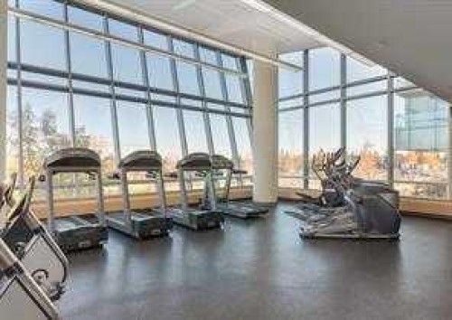 904-55 Spruce Place Sw, Calgary, AB - Indoor Photo Showing Gym Room