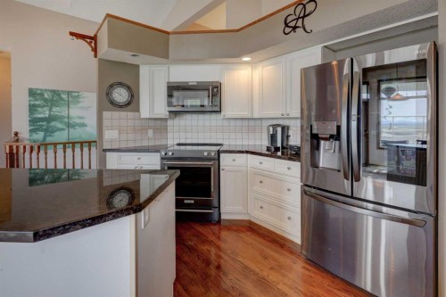 321 Gleneagles View, Cochrane, AB - Indoor Photo Showing Kitchen With Stainless Steel Kitchen With Upgraded Kitchen