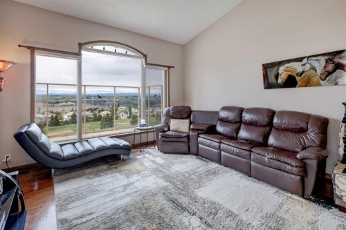 321 Gleneagles View, Cochrane, AB - Indoor Photo Showing Living Room
