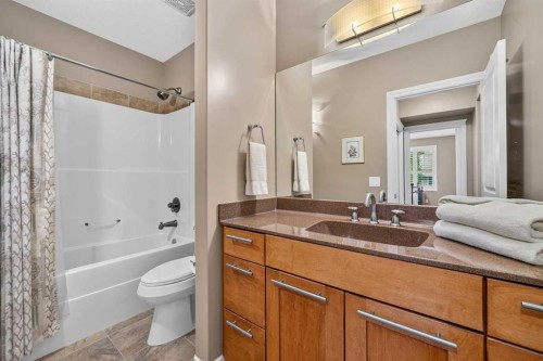 66 Evercreek Bluffs View Sw, Calgary, AB - Indoor Photo Showing Bathroom