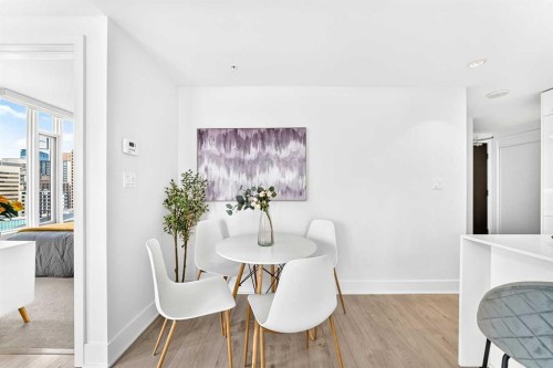 1204-901 10 Avenue Sw, Calgary, AB - Indoor Photo Showing Dining Room