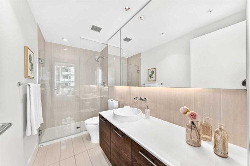 1204-901 10 Avenue Sw, Calgary, AB - Indoor Photo Showing Bathroom
