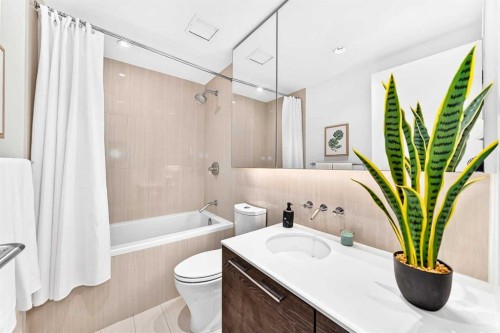1204-901 10 Avenue Sw, Calgary, AB - Indoor Photo Showing Bathroom