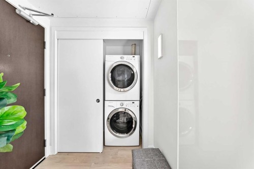 1204-901 10 Avenue Sw, Calgary, AB - Indoor Photo Showing Laundry Room