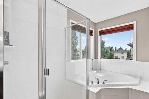 121 Chapalina Heights Se, Calgary, AB - Indoor Photo Showing Bathroom