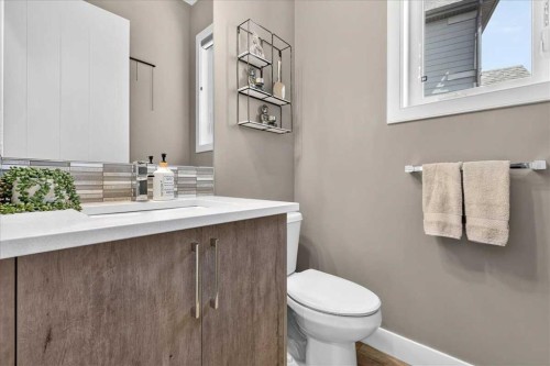 24 Mahogany Gardens Se, Calgary, AB - Indoor Photo Showing Bathroom