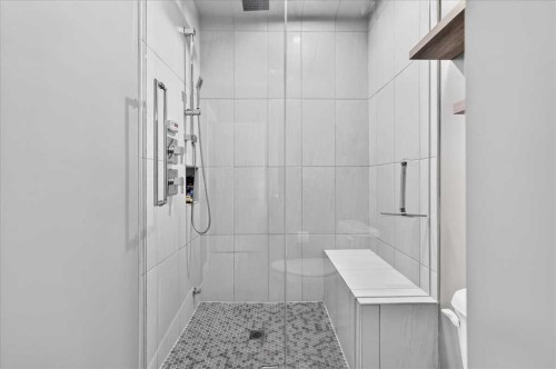 24 Mahogany Gardens Se, Calgary, AB - Indoor Photo Showing Bathroom