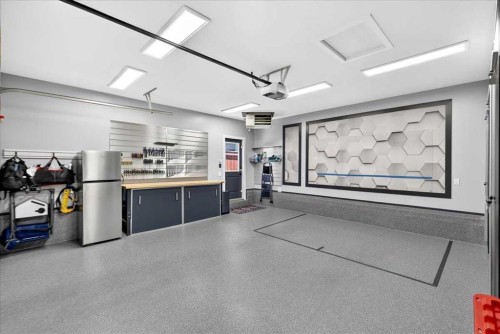 24 Mahogany Gardens Se, Calgary, AB - Indoor Photo Showing Garage