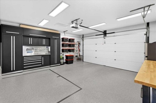 24 Mahogany Gardens Se, Calgary, AB - Indoor Photo Showing Garage