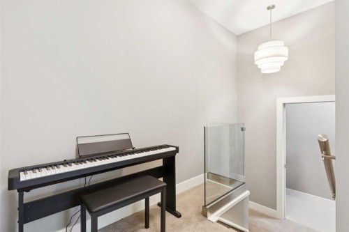 2-1713 36 Avenue Sw, Calgary, AB - Indoor Photo Showing Other Room