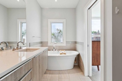 2-1713 36 Avenue Sw, Calgary, AB - Indoor Photo Showing Bathroom