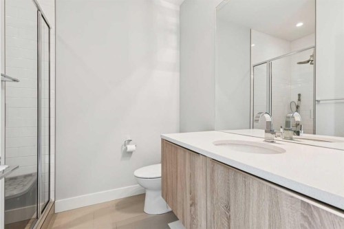 2-1713 36 Avenue Sw, Calgary, AB - Indoor Photo Showing Bathroom