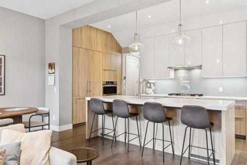 2-1713 36 Avenue Sw, Calgary, AB - Indoor Photo Showing Kitchen With Upgraded Kitchen