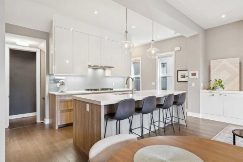 2-1713 36 Avenue Sw, Calgary, AB - Indoor Photo Showing Kitchen With Upgraded Kitchen