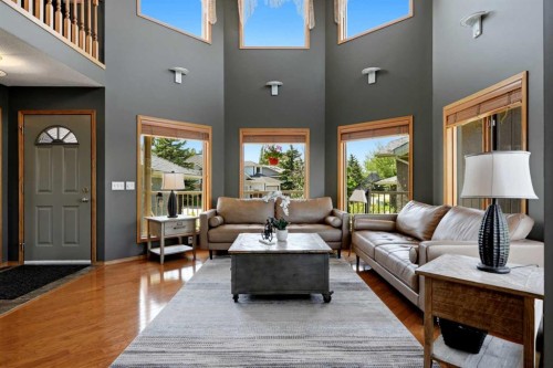 131 Edgebrook Circle Nw, Calgary, AB - Indoor Photo Showing Living Room