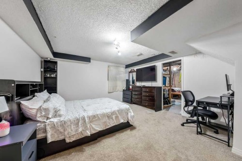 455 Prestwick Circle Se, Calgary, AB - Indoor Photo Showing Bedroom