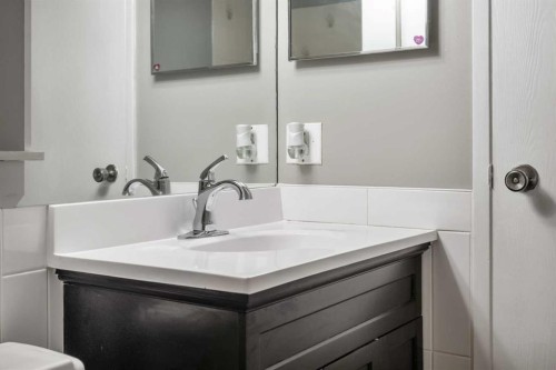 125 Carr Place, Okotoks, AB - Indoor Photo Showing Bathroom