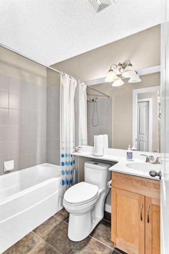 505 Kincora Bay Nw, Calgary, AB - Indoor Photo Showing Bathroom