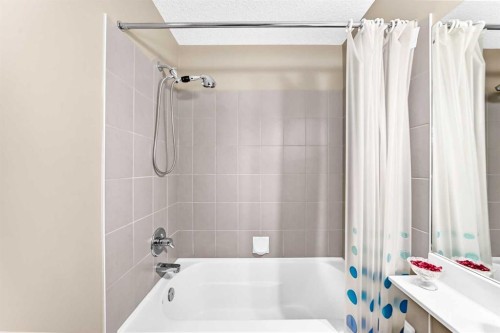 505 Kincora Bay Nw, Calgary, AB - Indoor Photo Showing Bathroom