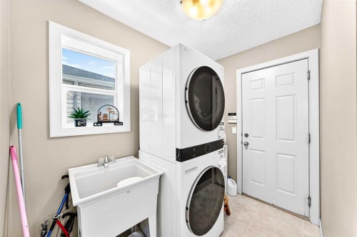 505 Kincora Bay Nw, Calgary, AB - Indoor Photo Showing Laundry Room