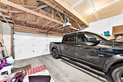 505 Kincora Bay Nw, Calgary, AB - Indoor Photo Showing Garage