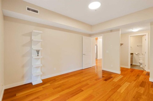 202-509 21 Avenue Sw, Calgary, AB - Indoor Photo Showing Other Room