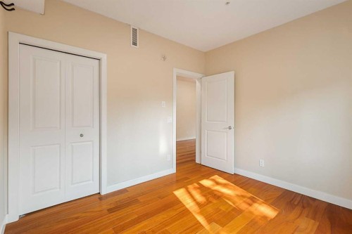 202-509 21 Avenue Sw, Calgary, AB - Indoor Photo Showing Other Room