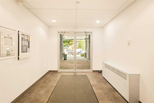 202-509 21 Avenue Sw, Calgary, AB - Indoor Photo Showing Other Room