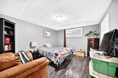 150 Springmere Drive, Chestermere, AB - Indoor Photo Showing Bedroom