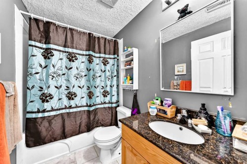 150 Springmere Drive, Chestermere, AB - Indoor Photo Showing Bathroom