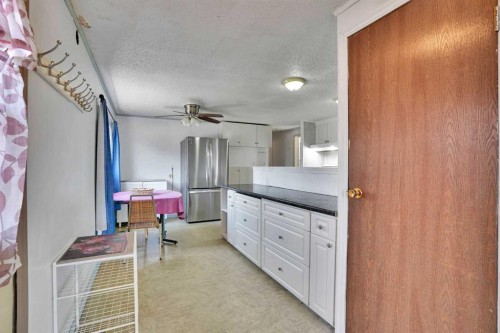 903 Briar Crescent, Strathmore, AB - Indoor Photo Showing Kitchen