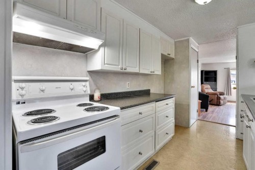 903 Briar Crescent, Strathmore, AB - Indoor Photo Showing Kitchen