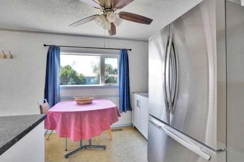 903 Briar Crescent, Strathmore, AB - Indoor Photo Showing Dining Room