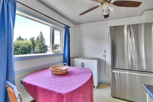 903 Briar Crescent, Strathmore, AB - Indoor Photo Showing Dining Room