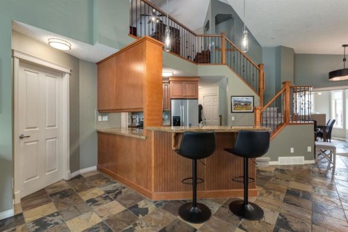 218 Springbank Villas Sw, Calgary, AB - Indoor Photo Showing Kitchen