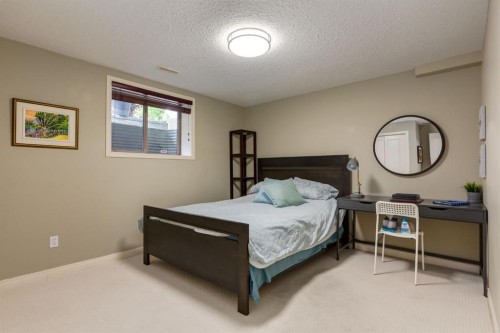 218 Springbank Villas Sw, Calgary, AB - Indoor Photo Showing Bedroom