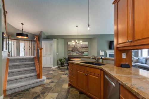 218 Springbank Villas Sw, Calgary, AB - Indoor Photo Showing Kitchen With Double Sink