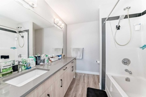 3125-55 Lucas Way Nw, Calgary, AB - Indoor Photo Showing Bathroom