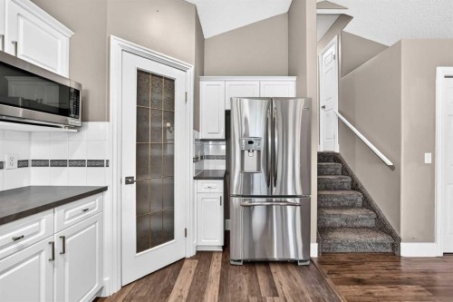 37 Chaparral Ridge Link Se, Calgary, AB - Indoor Photo Showing Kitchen